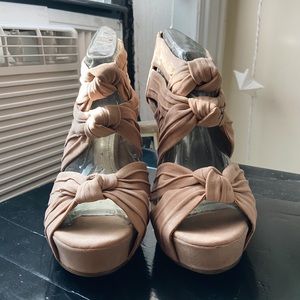 SOLD 👠 JustFab Like New Nude Platform Heels